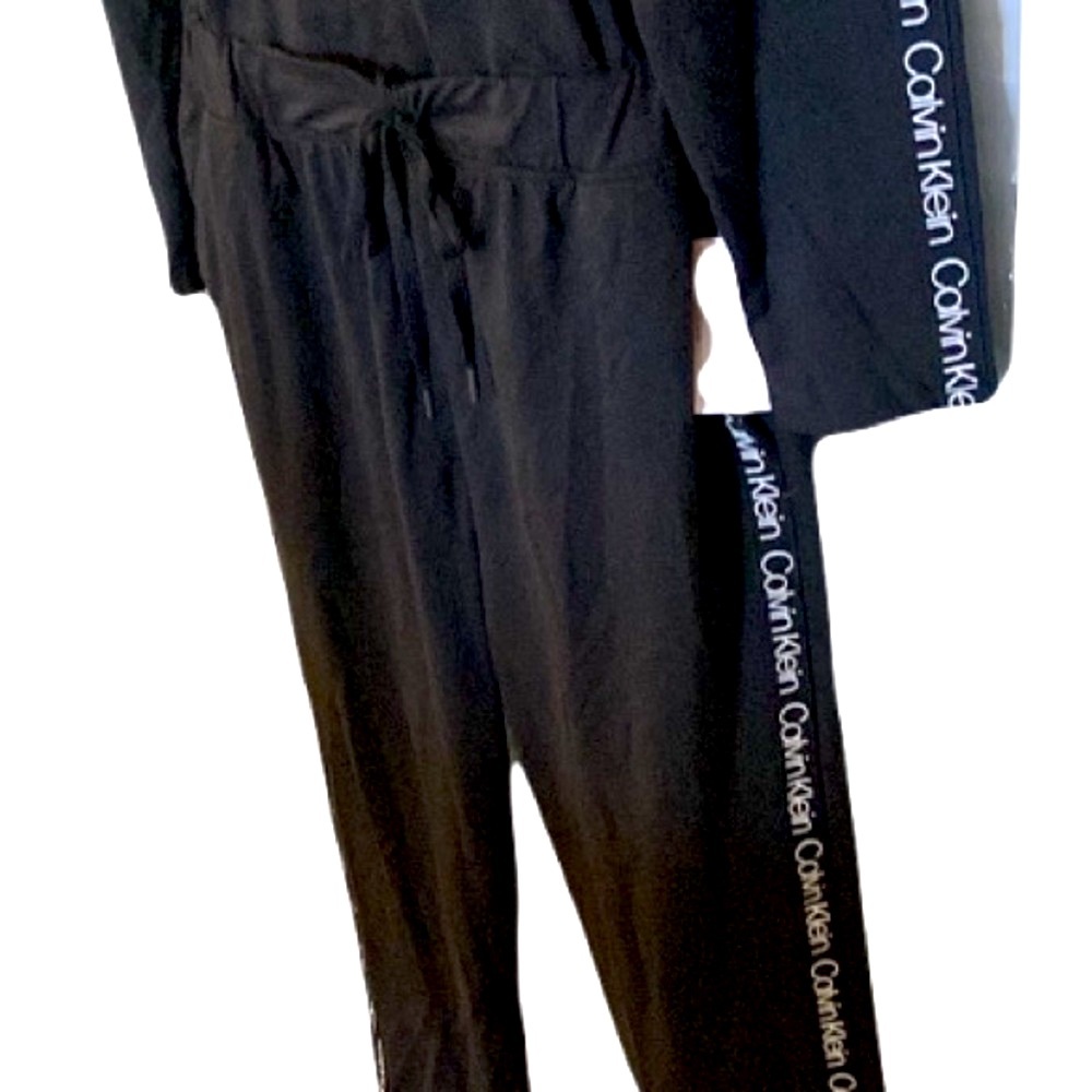 NWT Calvin Klein Sleepwear set. Size XL , black with white Calvin Klein on sides